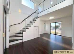 駅まで6分 吹抜のあるデザイナーズ住宅 002